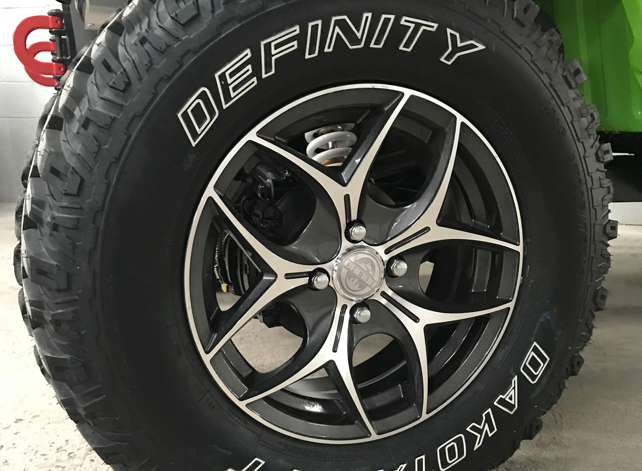 The Reeper Apex comes with Definity Wheels